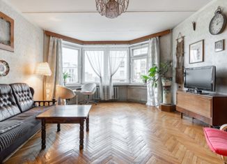 Продается 2-комнатная квартира, 74 м2, Санкт-Петербург, Тверская улица, 15, метро Площадь Ленина