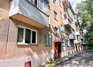 Продаю 2-ком. квартиру, 44 м2, Новосибирск, улица Есенина, 35, метро Золотая Нива
