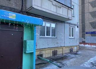 Продаю 3-ком. квартиру, 65 м2, Красноярск, улица Кутузова, 42, Кировский район