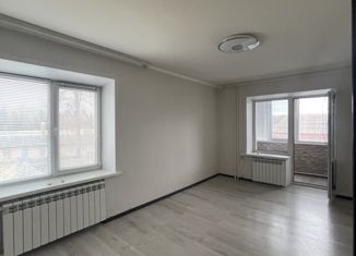 Продается 2-комнатная квартира, 46.8 м2, рабочий посёлок Белые Берега, улица Карла Маркса, 11