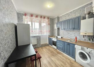 Сдам 1-ком. квартиру, 44 м2, Кириши, улица Энергетиков, 42