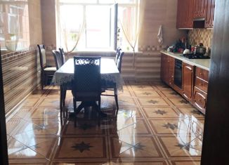 Продается дом, 600 м2, Адыгейск, площадь Великой Отечественной войны