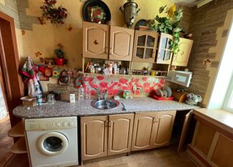 Продам 2-комнатную квартиру, 42 м2, Челябинск, Лазурная улица, 10, Металлургический район