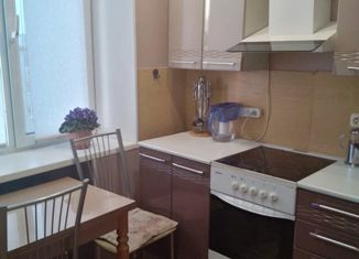 Продажа трехкомнатной квартиры, 51 м2, Большой Камень, улица Гагарина, 25