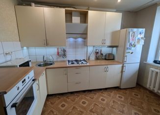 Продам 4-ком. квартиру, 71 м2, Нефтекамск, улица Дзержинского, 6