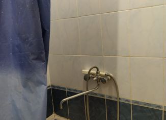 Продаю двухкомнатную квартиру, 50 м2, Кировград, улица Лермонтова, 75