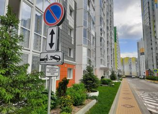 Продам 2-ком. квартиру, 64.1 м2, деревня Голубое, Парковый бульвар, 2к5