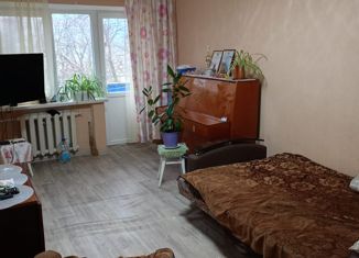 Продам 3-комнатную квартиру, 60 м2, Элиста, 1-й микрорайон, 1-й микрорайон, 24