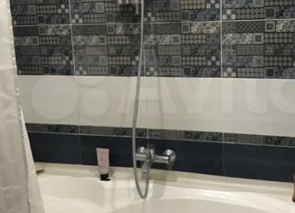 Продаю 4-комнатную квартиру, 90 м2, Тольятти, улица Никонова, 10, Комсомольский район