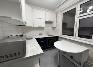 Продам 1-ком. квартиру, 36 м2, Москва, проспект Защитников Москвы, 15, метро Некрасовка