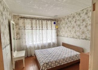 Продам 2-ком. квартиру, 41.3 м2, Карпинск, улица Мира, 68