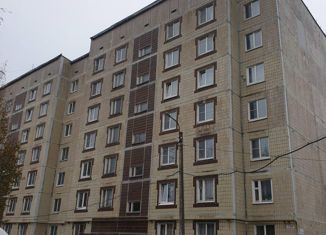 Трехкомнатная квартира на продажу, 71.4 м2, Гатчина, улица Володарского, 25А