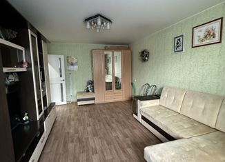 Продаю 1-ком. квартиру, 33.6 м2, Кирово-Чепецк, улица Комиссара Утробина, 12