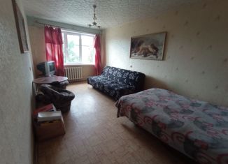 Продаю 2-ком. квартиру, 53 м2, Камешково, улица Смурова, 13