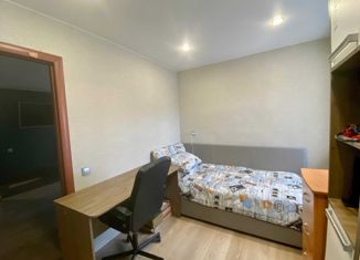 Продам трехкомнатную квартиру, 43 м2, Екатеринбург, улица Косарева, 19, улица Косарева