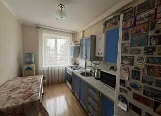Продается двухкомнатная квартира, 52 м2, Армавир, улица Луначарского, 153