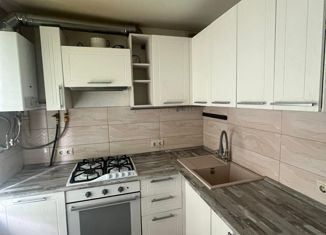 Продаю 3-ком. квартиру, 59 м2, Азов, Севастопольская улица, 113