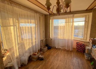 Продам 3-ком. квартиру, 70 м2, Петергоф, Озерковая улица, 45