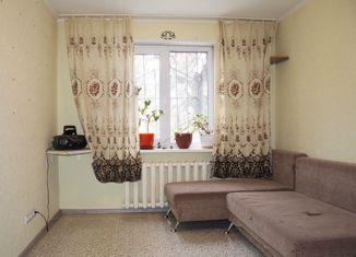 Продается трехкомнатная квартира, 59 м2, Екатеринбург, улица Молодёжи, 80, улица Молодёжи