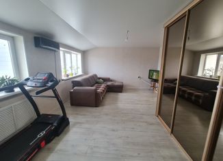 Продается 3-комнатная квартира, 75 м2, Большой Камень, улица Аллея Труда, 30