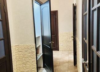 Сдаю в аренду 2-ком. квартиру, 65 м2, Колпино, проспект Ленина, 12