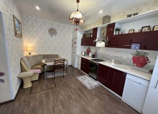 Продаю 3-комнатную квартиру, 112 м2, рабочий посёлок Колывань, Революционный проспект, 77