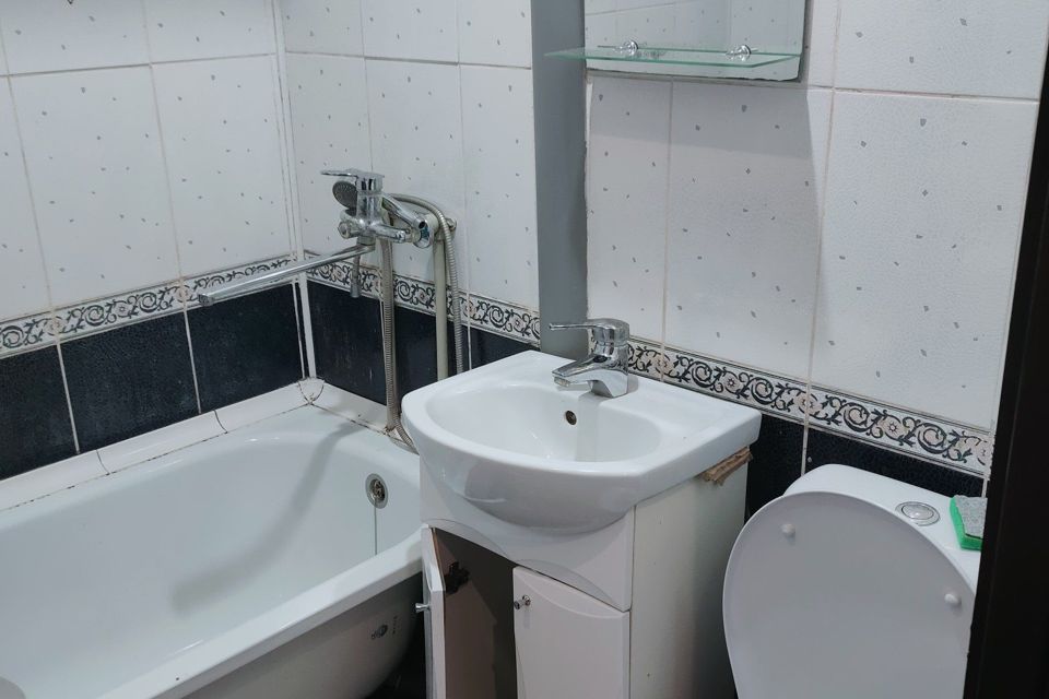 Малых 180 2. Елки 4. 00. Карандаши малярные двухцветные, 175мм, коробка 12шт. Малых 180 2.