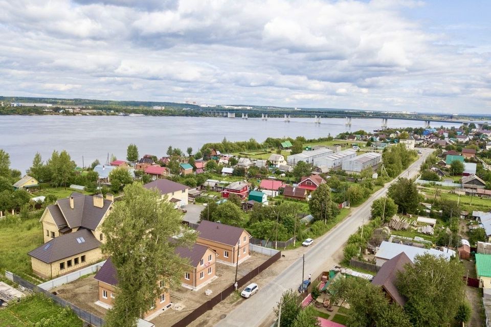 На берегах камы. Деревня берег Камы Пермский край. Пермь Кама Бернег. Гайнинцы Пермского края , берег Камы. Улица берег Камы Пермь.