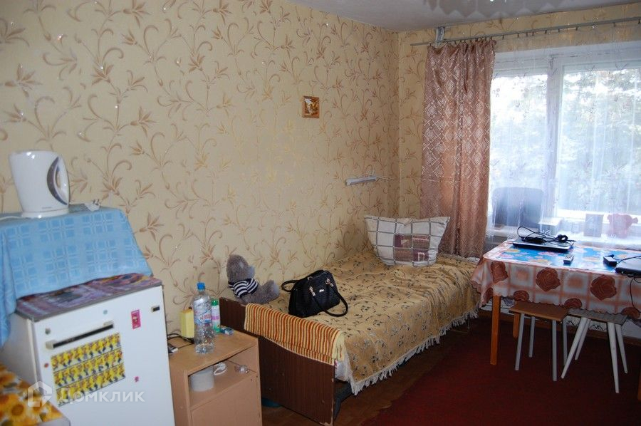 Купить комнату в общежитии цена. Комната в общежитии. Комната в общежитии без ремонта. Продается комната в общежитии. Сдается комната в общежитии.